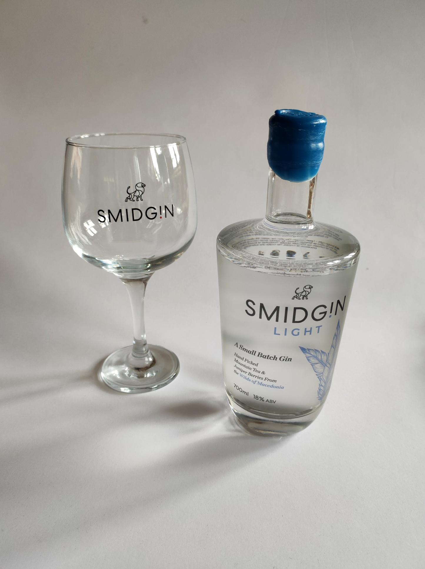 Smidgin Light 700ml & branded glass