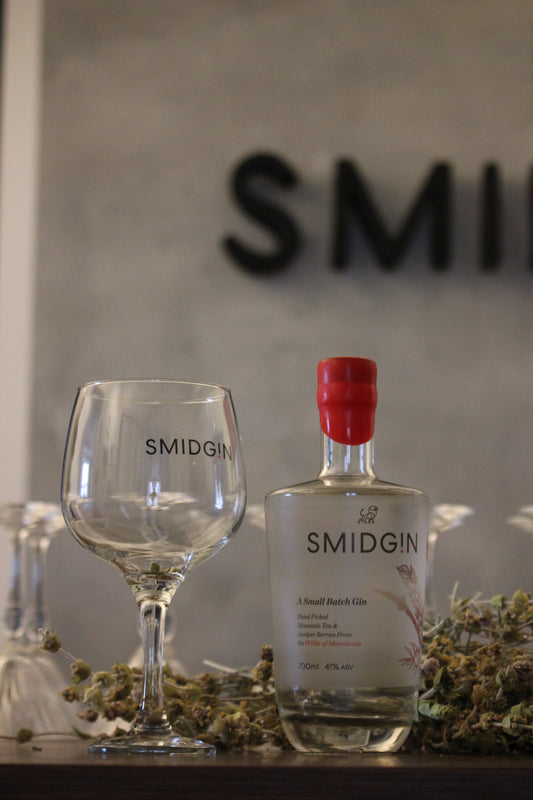 Smidgin 700ml & branded glass